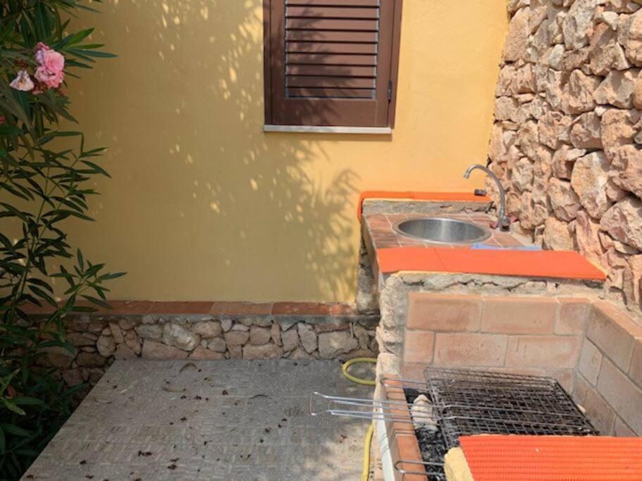 Villa Maveda, Un Dammuso Immerso Nel Verde Lampedusa Exterior photo